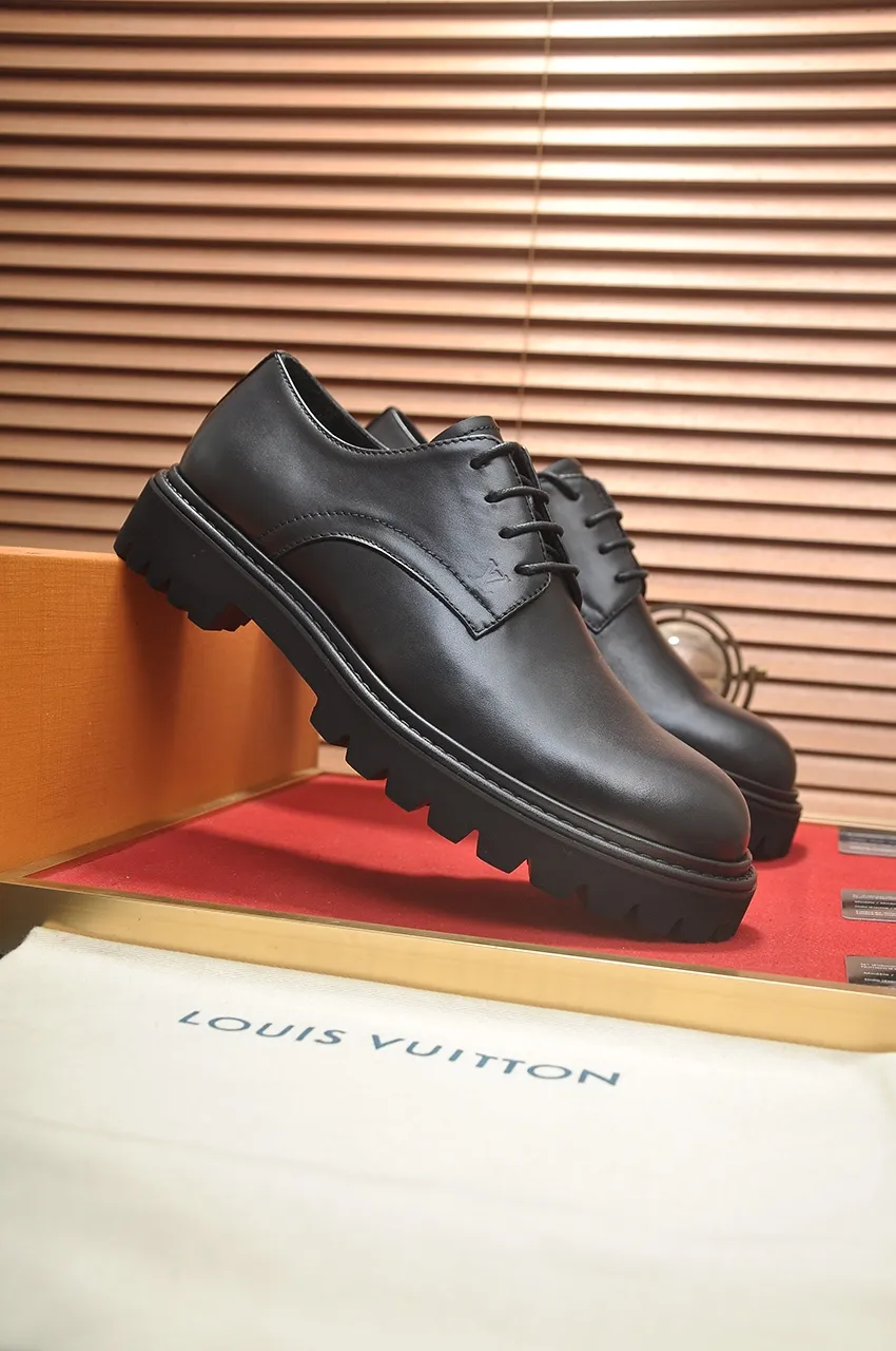 Men's men's shoes 💰640💶 [LV] (original single cowhide lining) 🍀LV's latest genuine leather business suit shoes are launched simultaneously on the official website. The first-layer cowhide imported from Italy is made of heavy gold, 💥official website 1:1 rubber outsole. Versatile to wear, high-end without losing class, and the color combination is extraordinary. This four-season style is alluring when worn on your feet, showing off your big-name flair. Standard code 38-45 (45 customized)